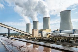 Konec uhlí se posouvá. Majitelé elektráren zažívají netradičně ziskové léto
