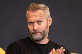 Nestydatě nám lhal, soptí šéf Oktagonu ohledně hromotluka, který utekl do UFC