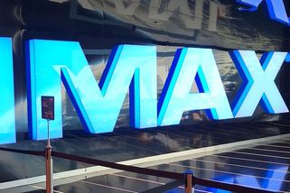 „Vyhoďte ty žebráky ven!“ Pražské IMAX kino skokově zdražuje podruhé za léto - Médium.cz