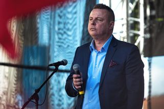 Jindřich Rajchl s manželkou oslavil 22. výročí od svatby: Radost mu zkazili ti, kteří si prostě museli rýpnout - Super.cz