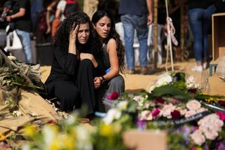 Izrael promítne novinářům nové záběry z řádění Hamásu. Jen pro silné žaludky, zákaz nahrávání - Novinky