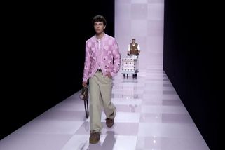 Nejnovější trendy v pánské módě: V Paříži je představily značky Dior, Louis Vuitton i Hermès - Novinky