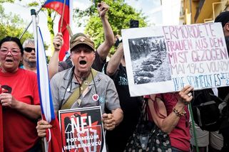 „Nechceme vaše domy, chceme mluvit.“ Tichý pochod a hlasité protesty v Brně - Seznam Zprávy