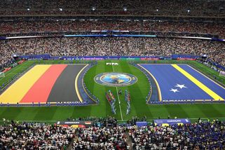 MS fotbal | Sudí od VARu čelí na mistrovství světa vážnému nařčení z rasistického gesta - Sport.cz
