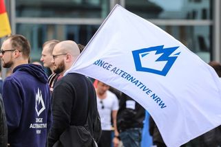 Migranty a Židy do ghett, ženy a děti v případě nutnosti střílet, zaznělo na akci mládežníků z AfD - Novinky
