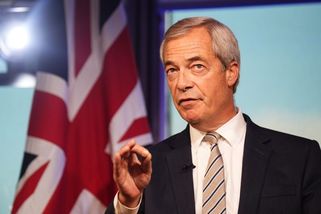 Brity zklamali konzervativci i labouristé. Těží z toho „narušitel“ Farage - Seznam Zprávy