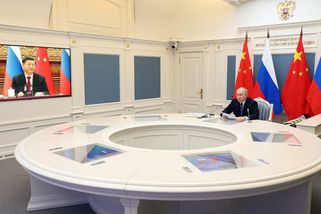 Osm minut. Víc čínský prezident Putinovi v telefonu nedal - Novinky