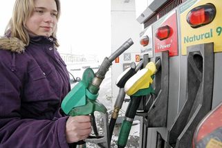 Benzín a nafta za čtyřicet? Řidičům hrozí kvůli Íránu cenový šok - Novinky