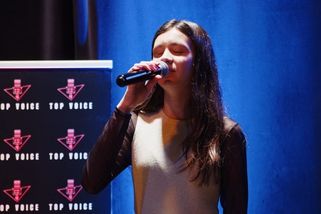 14letá Nela zaujala osobitým výkonem. Zazpívala legendární hit Marty Kubišové Nechte zvony znít | Top Voice