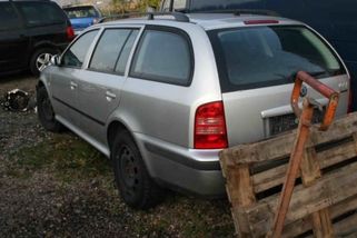 Řidiči starších aut dostanou od státu peníze na ruku. Zjistěte, zda se to týká i vás
