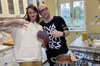 Dršťkovka z hlívy zasytí i zahřeje. Zvládne ji známá seriálová herečka uvařit? | Rád jím, nerad vařím