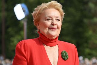 Magda Vášáryová okouzlila v červené róbě. Šaty vzdávají hold legendárním Postřižinám