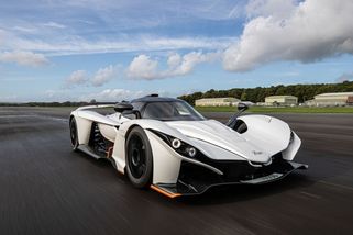 Praga porazila Pagani. Český supersport je nejrychlejším produkčním autem na slavné trati ve Spa