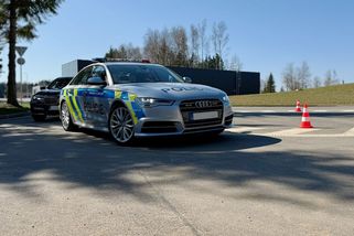 Civilům vstup zakázán: Navštívili jsme utajované policejní městečko s vlastním nádražím a zabijáckým domem - Garáž.cz