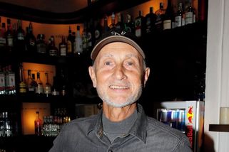 Josef Carda zůstal v 70 letech bez důchodu: Doplatil na chybu, kterou s odvody dělají tisíce Čechů - Médium.cz