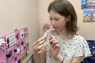 „Prokletá Ukrajina.“ Rusové využili desetiletého sirotka z dětského domova k šíření propagandy - Novinky