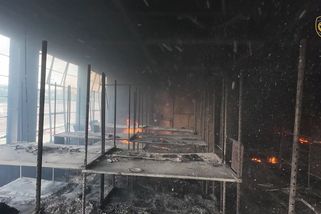 Uvnitř těsně před zřícením. Unikátní záběry z hořící budovy ve Zlíně - Novinky
