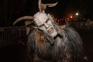 Otevřel se Pekelný kotel. Děsiví krampusové prošli pražským výstavištěm - Novinky