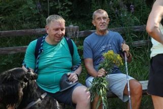 Babiš po bizáru na Lysé hoře vysvětloval další přešlap. Omluvil se za květiny a promluvil o tragické smrti ženy