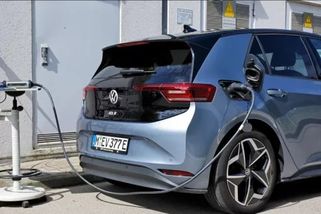 Komentář: Přišel nový předpis na elektřinu. Provozovat elektromobil už nedává žádný smysl