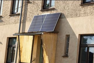 Češi kupují balkonovou fotovoltaiku za 8 tisíc. Nepočítají