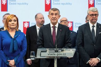 Vláda krouží kolem Ukrajiny. Někdy ji podporuje „nejvíc“, jindy pomoc odmítá - Seznam Zprávy