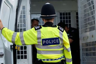 Britského expolicistu odsoudili kvůli vtipu o islámu. Udal ho soused