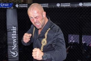 Psychopat Bejr podává trestní oznámení kvůli napadení. Skončil v nemocnici - Super.cz