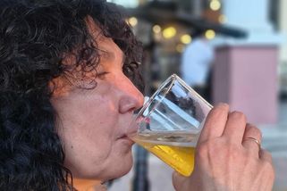 Pivem proti Putinovi. Reportáž z místa, kde se dá pít „krev Moskvana“. I díky Čechům