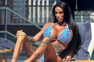 Katie Price má plnou hlavu starostí. Snad pomůže opalovačka v bikinách