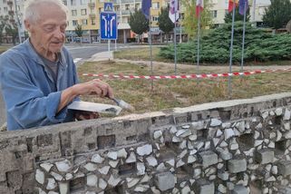 Plastika roky živořila v trávě před hotelem v Hradci Králové, autor jí po 58 letech vrací původní krásu - Novinky