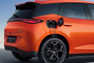Třetina nových plug-in hybridů v Evropě pochází z Číny. EU chystá cla - Novinky