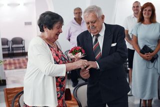 Prázdninová láska z tábořiště trvá 60 let. Učitelka a řidič z Meziříčí oslavili diamantovou svatbu - Novinky