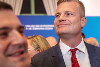 Uhněte, jedeme! Nejde jen o karambol Motoristy trpícího pocitem infantilní všemocnosti. Česku vládne kolektivní Turek