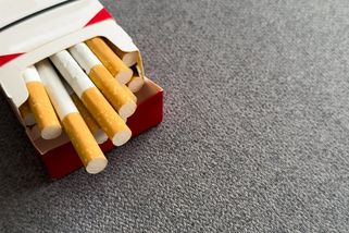 Pár kartonů z dovolené pro rodinu může znamenat doplatek daně. Soud EU upřesnil pravidla