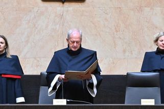 Špatný bonmot, zní z ODS k Zemanovu zpochybnění Ústavního soudu. Soudce mluví o anarchii