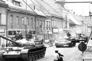 Ruská propaganda se snaží přepsat československou historii, upozorňují experti
