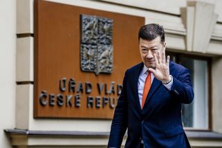 Okamura: Pavel je křivák a podrazák. Ať úroveň slovníku zhodnotí veřejnost sama, reagoval Hrad