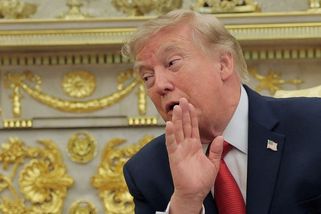 Trump pozastavil na tři dny zavedení 50procentních cel na kanadské zboží - Novinky
