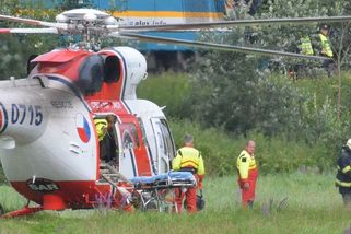 Řidiče porouchaného auta na dálnici D5 srazil kamion - Novinky