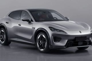 Čínská značka tvrdí, že jejich auto navrhl designér Ferrari. Nejspíš to není pravda, ale určitě vypadá lépe než originál - Garáž.cz