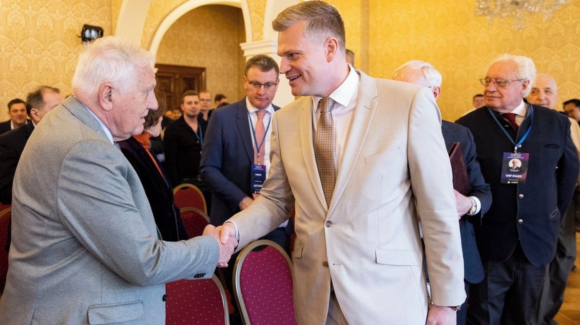 Turek získal titul Mgr. Oponent diplomky mu vytkl předpojatost vůči Klausovi - Seznam Zprávy
