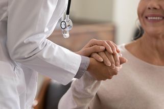 Mají vysokoškolské tituly, odpovídající práci ale Ukrajinci často neseženou - Seznam Zprávy