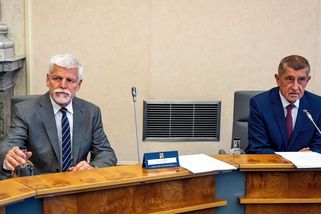 Další spor Pavla s Babišem. Neshodnou se, jak velkou delegaci do Ankary chce prezident - Novinky