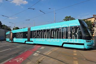 Kvůli vedru se tramvaje v Praze místy plouží rychlostí jen 10 km/h - Novinky