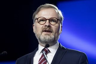Snažíme se, ale veřejné finance jsou kvůli Babišovi v rozvratu, říká Fiala - Novinky