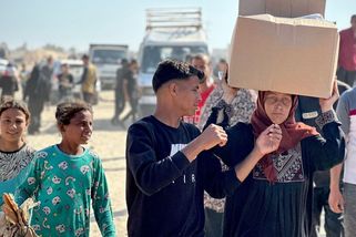 Stovky Palestinců v Gaze vtrhly do středisek, kde rozděluje pomoc nová nadace - Seznam Zprávy