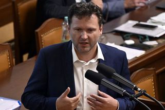Poslanci vyrobili nebezpečný paskvil. Chystaný náhubek pro novináře i veřejnost cupují odborníci - Novinky