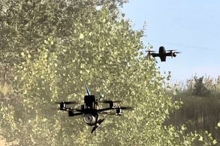 Pij a plaz se za dronem. Ukrajinští vojáci...