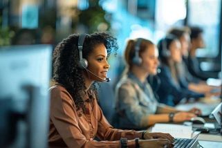 Oběť nemá jinou možnost, než důvěřovat. Falešná technická podpora působí lidem škody, v průměru přichází o 560 tisíc korun